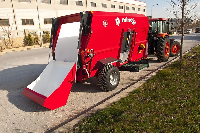 Minos Agri Futtermischwagen T-YYKM 10