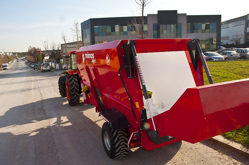 Minos Agri Futtermischwagen T-YYKM 10