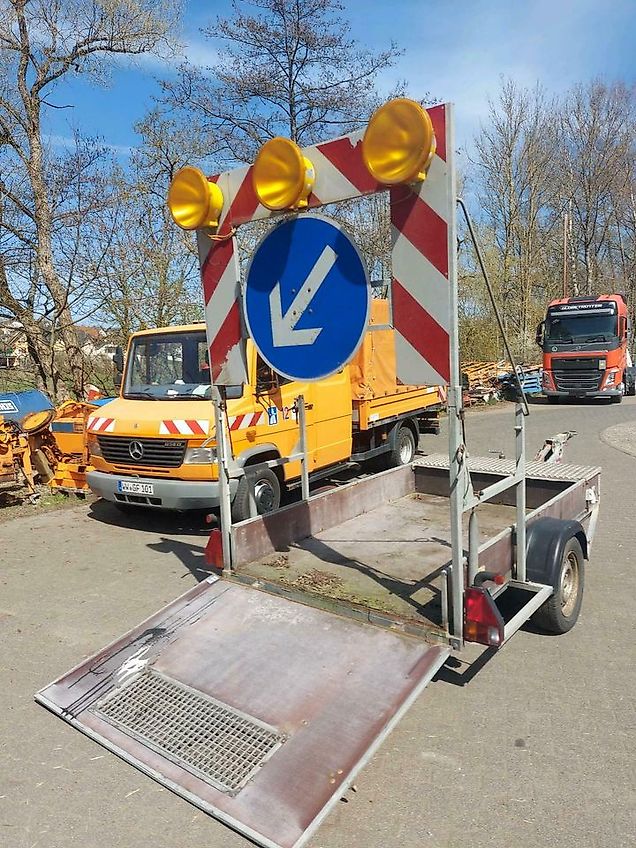 Nissen Verkehrsleittafel Absperrtafel Verkehrssicherungsanhänger