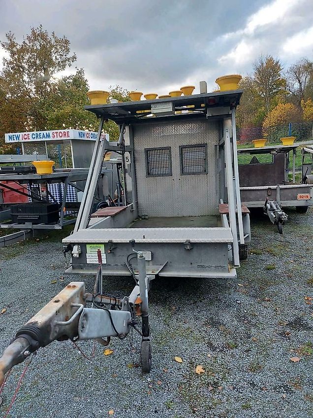 Mersch Absperrtafel Verkehrssicherungsanhänger Leittafel Nissen